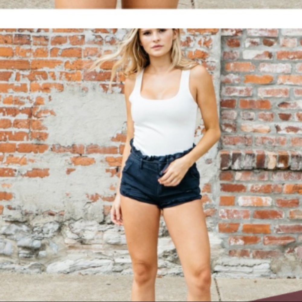 Kittenish Oakley tie shorts
